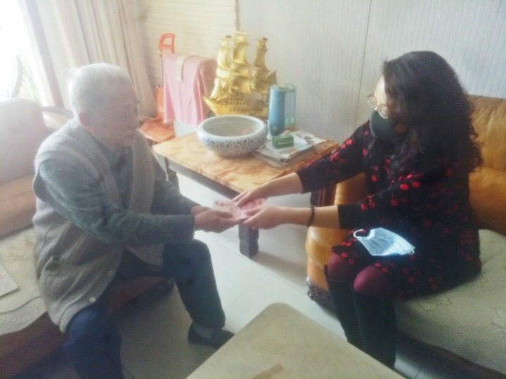 热诚写大爱，质朴映赤心