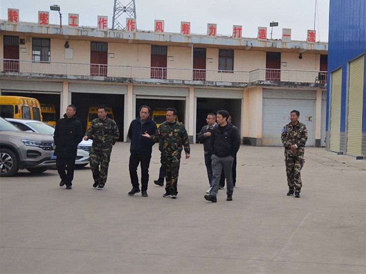 集团党委委员、、副总司理张清到东源救援大队检查指导事情