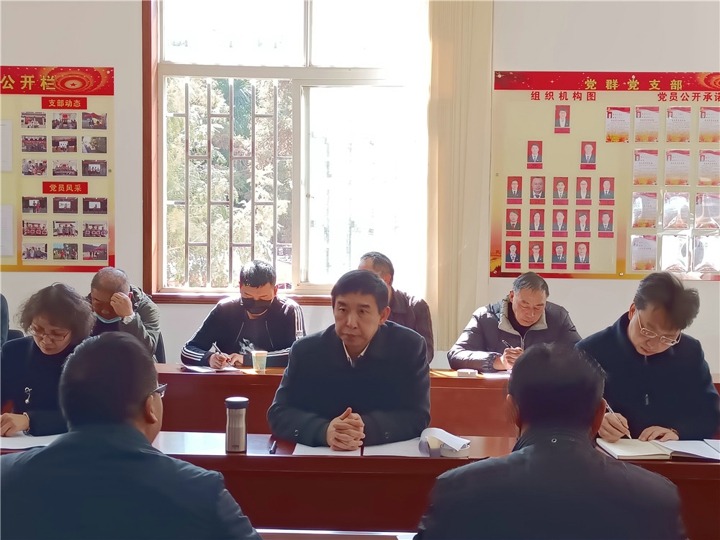 集团党委副书记、、、工会主席王鑫一行到可保煤矿开展春节送温暖活动