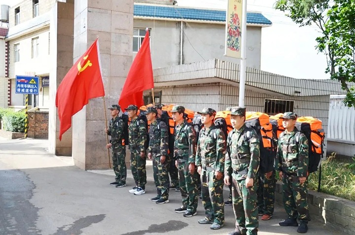 追寻红色影象 重走长征路——国家矿山应抢救援东源队开展“学党史、、、悟初心、、、践训词”主题党日活动