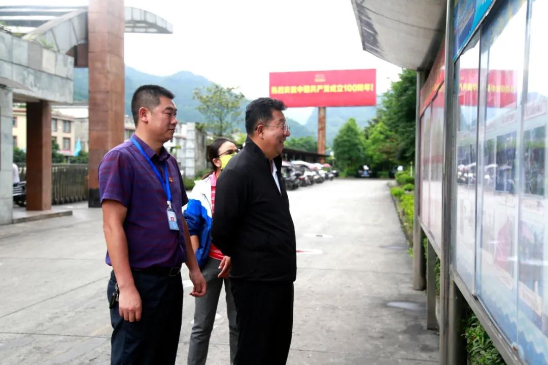 云煤集团专职外部董事寸延峰、、、伍显清、、、孔君一行赴威信煤炭公司调研