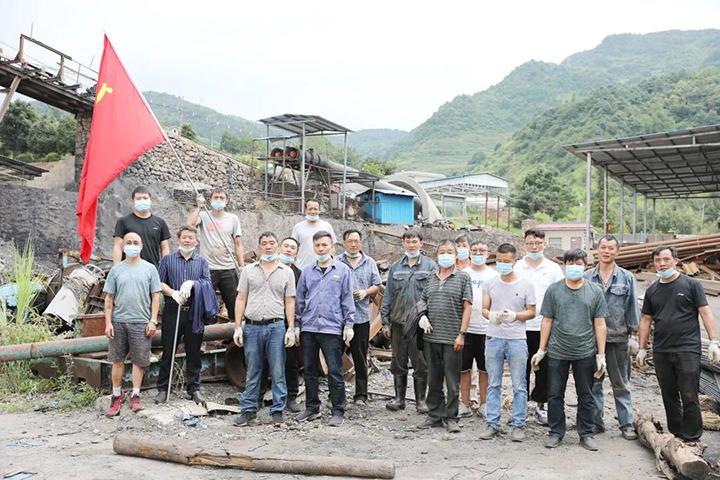 团结煤业开展“分拣钢材、修旧利废、降本增效”主题党日活动