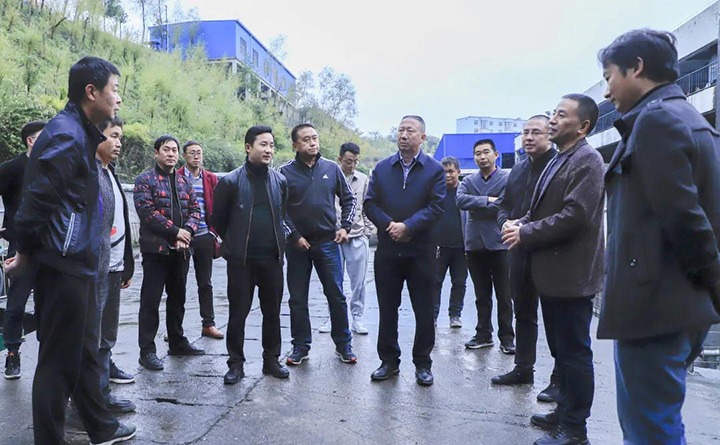 云南省生态情形厅党组成员、、副厅长阿泽新一行到镇雄煤业公司朱家湾煤矿调研