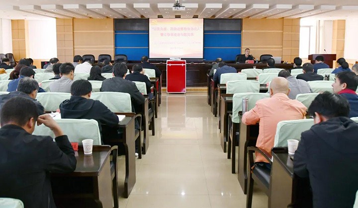 云维集团开展“以案为鉴，，以身边事教育身边人”警示教育专题党课