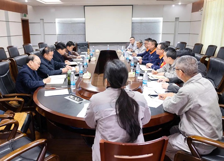 云煤（6008集团官方网站）集团总司理助理陈家昆一行到解化化工分公司调研“三供一业”疏散移交事情