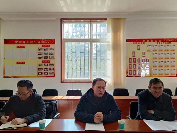 云煤（6008集团官方网站）集团党委委员、、、副总司理张清到可保煤矿公司开展春节送温暖慰问活动