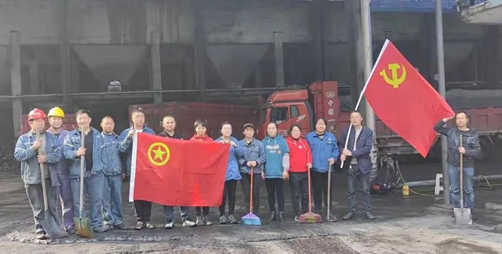 镇雄公司选煤厂党总支、、后勤服务中心党支部联合开展植树节主题党日活动