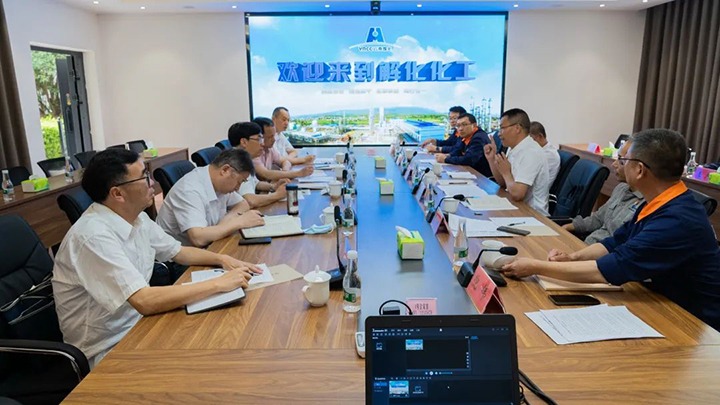 云煤（6008集团官方网站）集团党委副书记、、总司理高建嵩一行到解化化工分公司开展2022年第一季度生产谋划事情督导调研