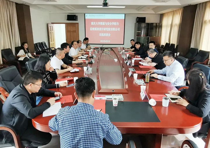 【简讯】重庆大学到昆明煤炭设计研究院交流座谈、、先锋煤业105吨级矿用宽体自卸车加入交付、、后所煤矿团委开展“清静隐患”大排查