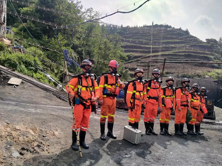 【简讯】恩洪煤业开展煤矿兼职救护步队质量标准化验收事情、、、一平浪煤矿开展“雨季三防”应抢救援演练、、、中化云南地勘院开展无偿献血活动