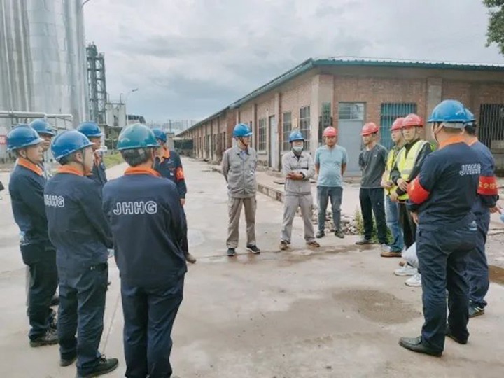 【简讯】解化分公司15万吨复肥客栈扩建项目验收及格、、、观音山驻矿中队通过矿山救护队标准化检查审核、、、石化供销公司开展植树活动