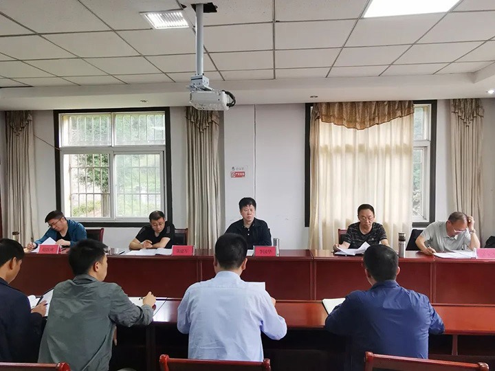 【简讯】省能源局煤炭处一级调研员李国华一行赴四角地煤矿检查指导事情、、、曲煤焦化公司开展“七一”活动、、、镇雄煤业开展庆“七一”活动