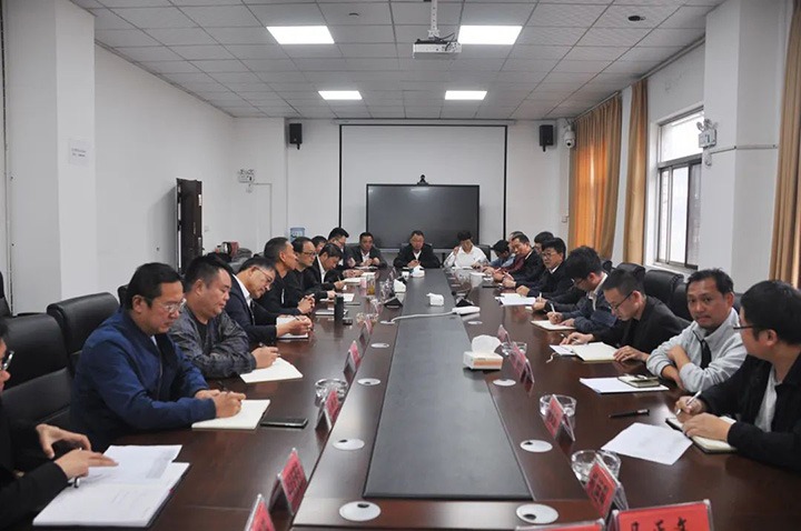 集团党委委员、副总司理、总工程师施从伟到陆东煤矿公司调研督导清静生产事情