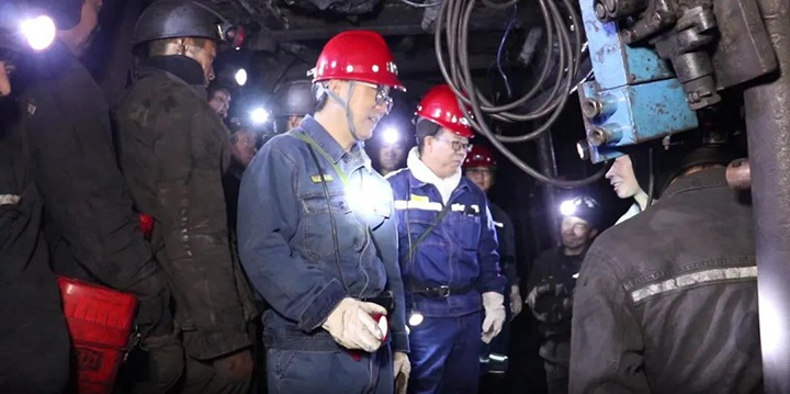 集团党委委员、、、副总司理、、、总工程师施从伟到恩洪煤业公司开展清静生产督导检查