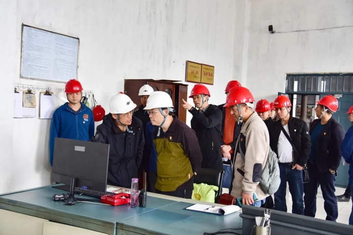 【简讯】镇雄煤业开展党务对标学习｜陆东煤矿公司开展“学指示、、学规则、、学标准”专项考试｜解化化工分公司开展员工康健体检