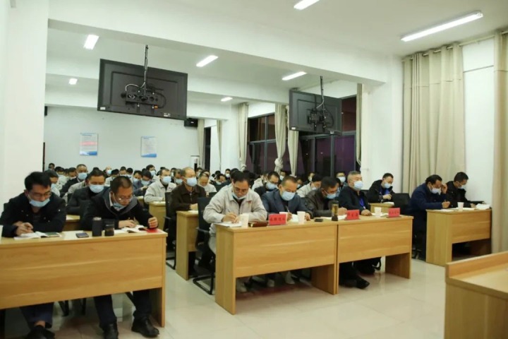 云煤（6008集团官方网站）集团党委委员、副总司理施从伟到镇雄煤业宣讲党的二十大精神