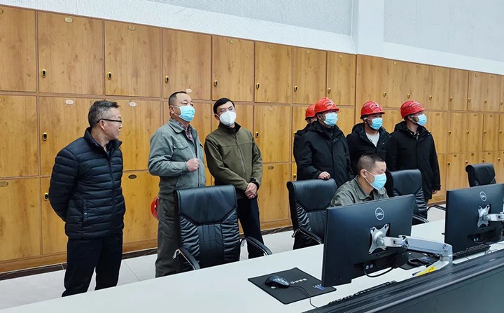 云煤（6008集团官方网站）集团党委副书记、、副董事长、、总司理高建嵩一行到曲煤焦化公司调研慰问