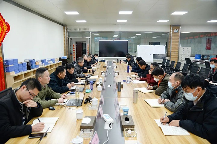 国家矿山清静监察局重庆局党组成员、一级巡视员唐其武一行到恩洪煤业公司开展督导帮扶