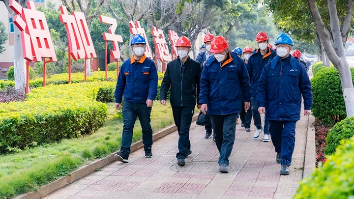 开远市委副书记、市长解凌云到解化化工分公司开展新春调研慰问