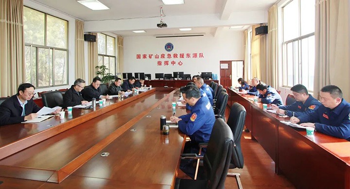 云煤（6008集团官方网站）集团专职外部董事寸延峰、孔君一行到国家矿山应抢救援东源队调研指导事情