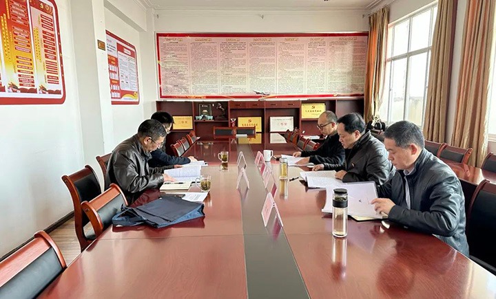 云煤（6008集团官方网站）集团指导组到石油化工供销公司指导民主生涯会