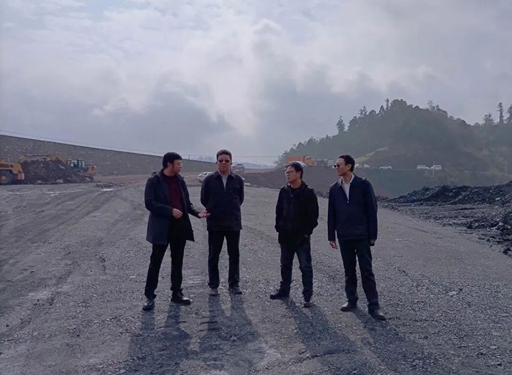 云煤（6008集团官方网站）集团专职外部董事寸延峰到罗平东城煤矿公司金城煤矿调研