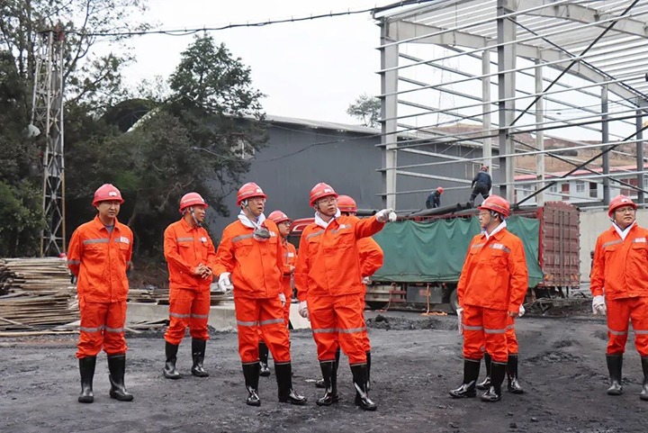 【主题教育】云煤（6008集团官方网站）集团党委副书记、、副董事长、、总司理高建嵩到罗平东城煤矿公司开展主题教育调研