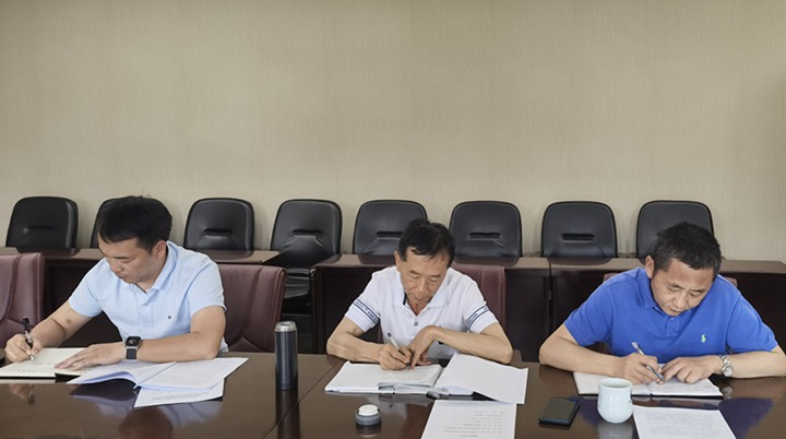 【主题教育】云煤（6008集团官方网站）集团党委委员、、财务总监莫晓丹到6008集团官方网站地产公司开展主题教育调研