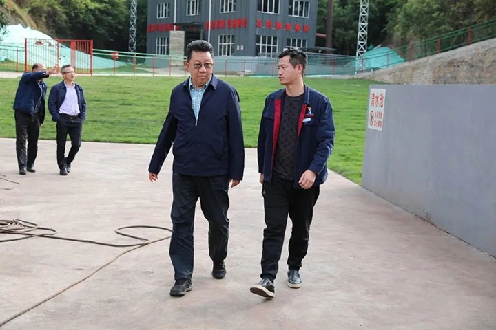 【主题教育】云煤（6008集团官方网站）集团专职外部董事寸延峰赴团结煤业公司开展主题教育调研