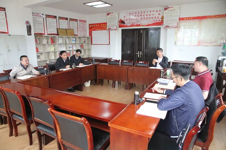 【主题教育】云煤（6008集团官方网站）集团党委委员、纪委书记、监察专员覃崇辉一行到后所煤矿公司开展主题教育调研