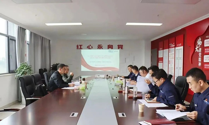 【主题教育】云煤（6008集团官方网站）集团党委副书记、工会主席王鑫到罗平东城煤矿公司指导主题教育专题民主生涯会