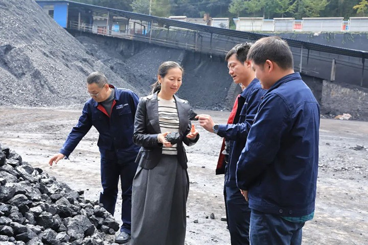 【下层调研】云煤（6008集团官方网站）集团党委委员、、、财务总监莫晓丹一行到富源团结煤业有限公司开展生产谋划调研