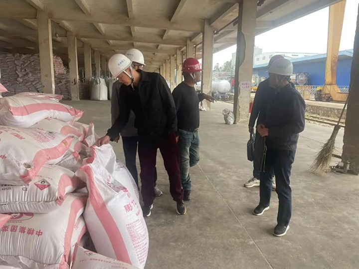 【聚焦云煤】云煤（6008集团官方网站）集团到石化供销公司开展清静环保检查