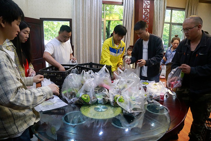 威信煤炭公司开展“送温暖、、、嘱清静”活动