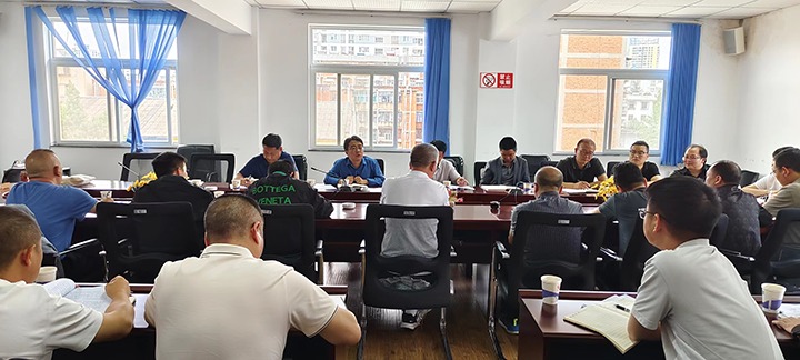 集团清静环保部召开上半年巡查、、、驻矿清静事情会