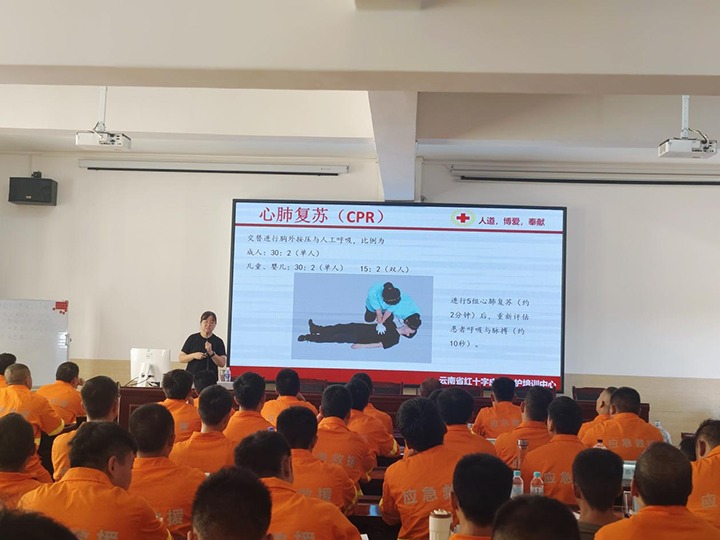 抢救培训“实时雨”，，云南省红十字会泽润矿山救援新苗