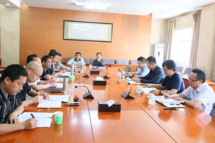 云煤集团党委委员、副总司理、总工程师施从伟一行到羊场煤矿公司调研