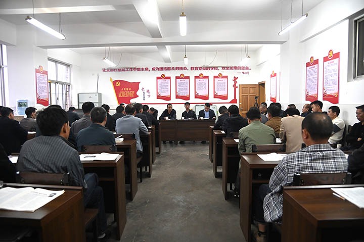 陆东煤矿公司开展“大反思、、、大讨论”活动