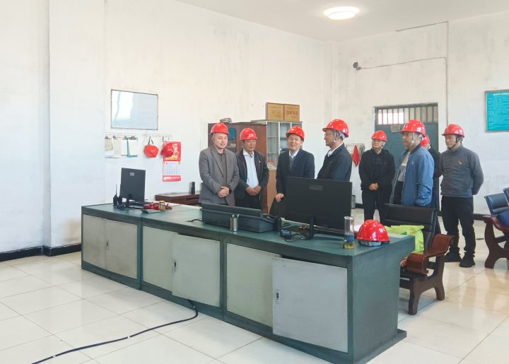 云煤集团党委委员、、纪委书记、、省监委驻集团监察专员翁立志到恩洪煤业公司挂钩联系党支部调研指导