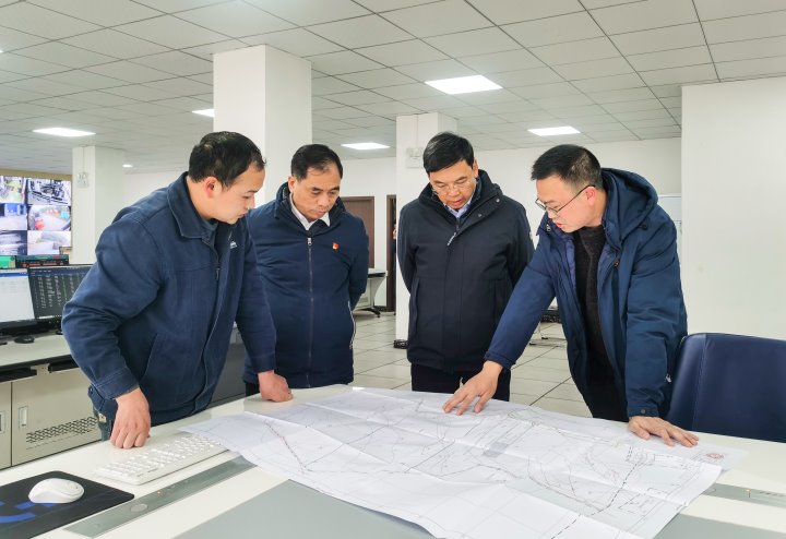 集团党委副书记、副董事长、总司理高建嵩到镇雄煤业检查清静生产事情