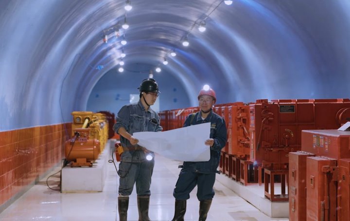 匠心逐梦 千钧笔绘就“煤！！鼻寰残峦季