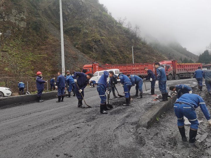 携手共进，，共筑漂亮矿山