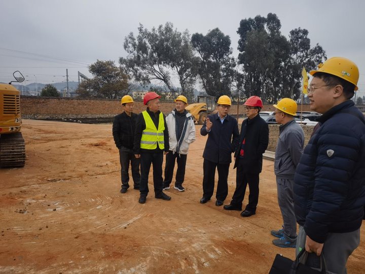 云煤集团党委委员、副总司理、总工程师施从伟到恒通煤业公司举行调研督导