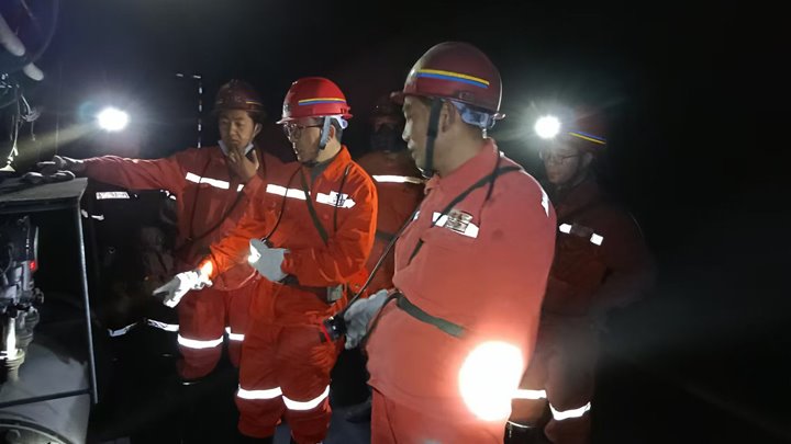 云煤集团党委委员、副总司理、总工程师施从伟到罗平东城煤矿公司开展清静生产督导事情