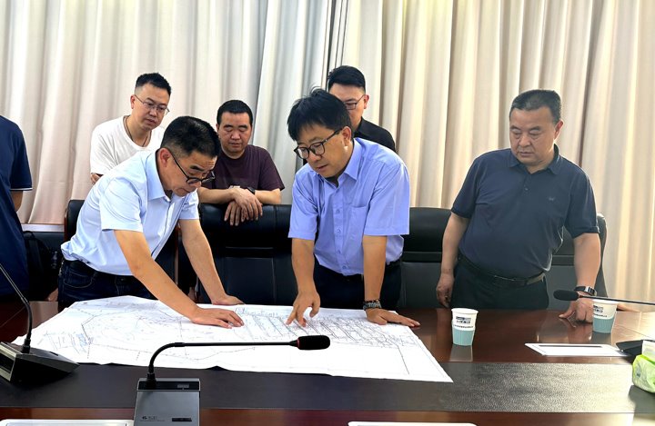 集团党委委员、、、副总司理施从伟到镇雄煤业长岭煤矿调研