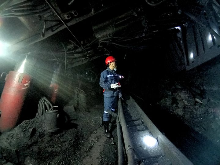 云煤集团党委委员、、副总司理、、总工程师施从伟赴金发煤业开展清静督导检查