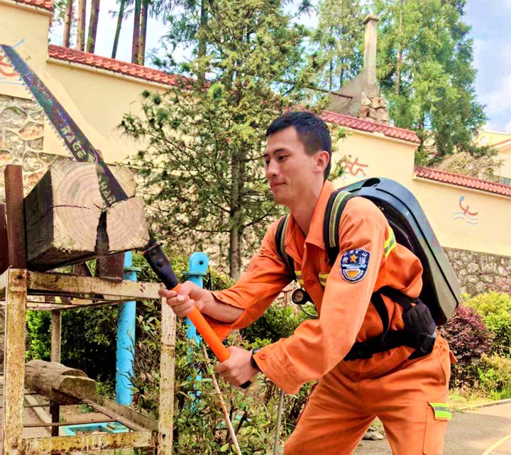 爱岗敬业 | 申宵：从“应急新兵”到“手艺状元