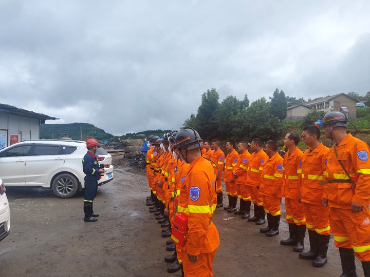 从课堂到井下  以实战砺尖兵——云南省第54期专职矿山救护队新队员深入顺源煤矿开展陶醉式培训