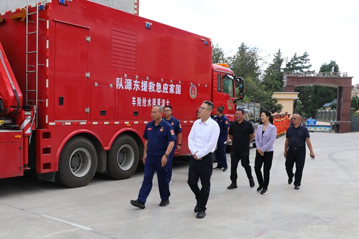 中共曲靖市委常委、、市人民政府副市长侯海峰莅临国家矿山应抢救援东源队检查调研